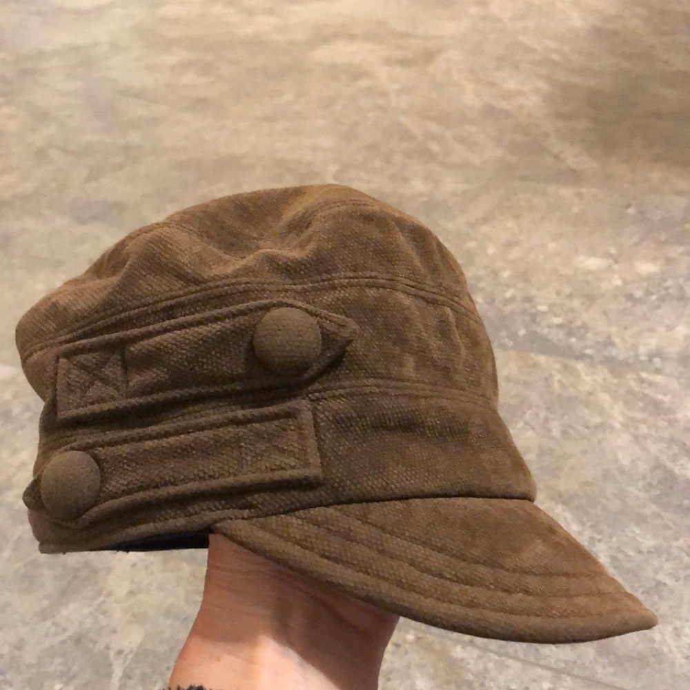 Women’s pageboy hat brown